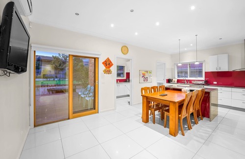 Glen Waverley House | Stylish 4BR Home in the Heart of Glen Waverley