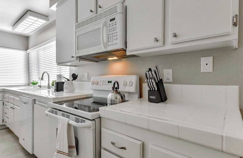 Country Club House | Stylish 4BR Home in San Jose – Family & Pet Friendly, Prime Location #41318