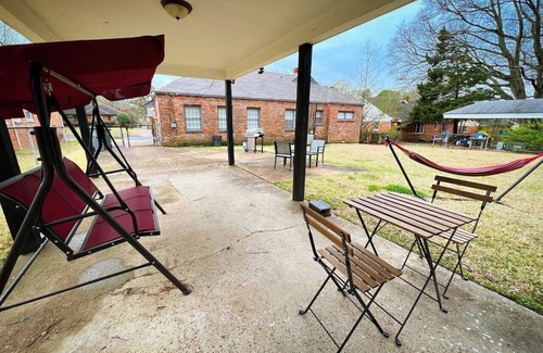 East Memphis House | Stylish 4BR Home Large Backyard Prime Location