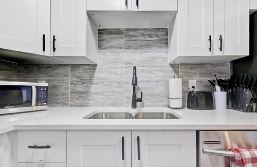 Calgary House | Stylish 4BR | Perfect for Groups