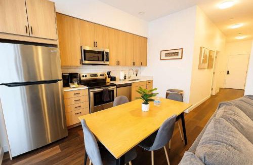 Near South Side Apartment | Stylish 4BR Stay-Prime Location - State rep