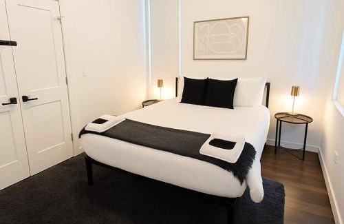 Near South Side Apartment | Stylish 4BR Stay-Prime Location - State rep