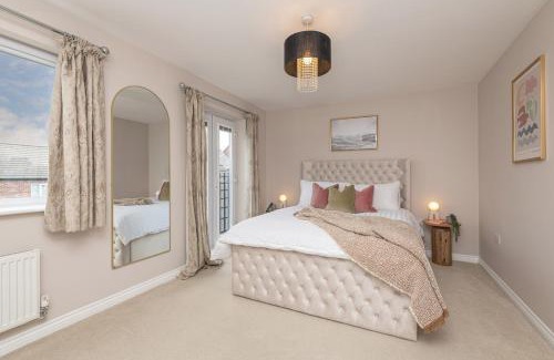 Calder Grove House | Stylish 5-Bed Townhouse In Wakefield