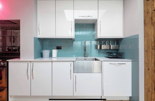 Stratford House | Stylish 5 bedroom House in Stratford