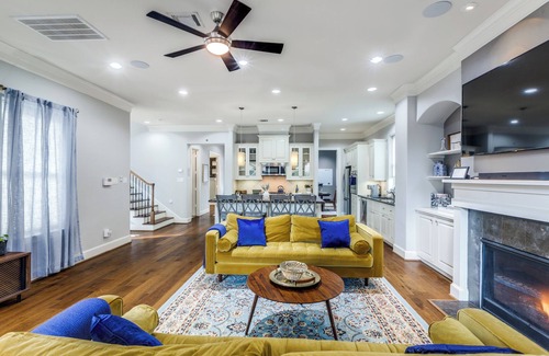 Greater East End House | Stylish 5bed-4bath - Gated, King Beds, 3500 sq ft - 5 Min to Downtown