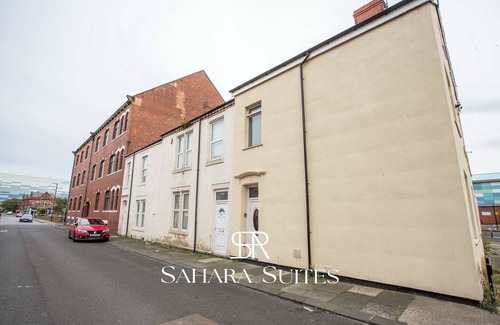 Blyth House | Stylish 5BR – Contractor Stay & Parking – 20% Off