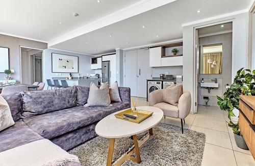 Greater Johannesburg Metropolitan Area Apartment | Stylish 5th Floor Apartment with City Views