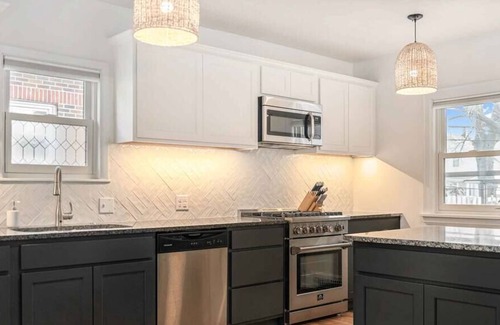 Aksarben - Elmwood Park House | Stylish 6 Bed/3 Bath Dundee Home w/ 2 Firepits