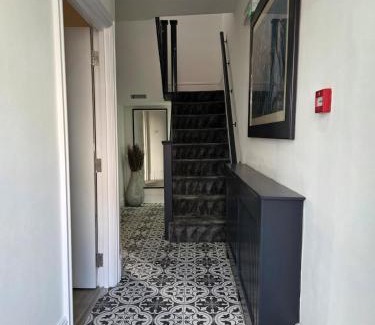 Merthyr Tydfil House | Stylish 6-Bedroom House, Town Centre, Sleeps 14, With Garden