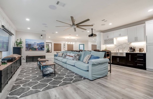 Five Points House | Stylish 6BR/5BA, DT, Hot Tub, Games, Sleeps 20+