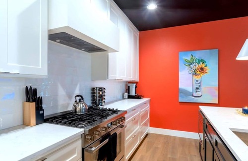 Chestnut House | Stylish 6BR Home 7 Minutes from Downtown—Sleeps 12