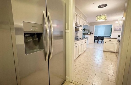 East Memphis House | Stylish 6BR Retreat Memphis BBQ+games