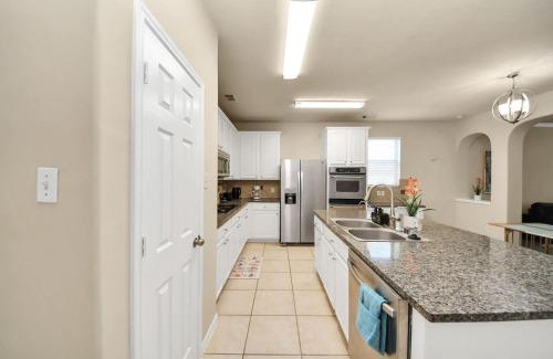 Fresno House | Stylish 6BR Retreat, Pool and Lake Trail, Sleeps 14