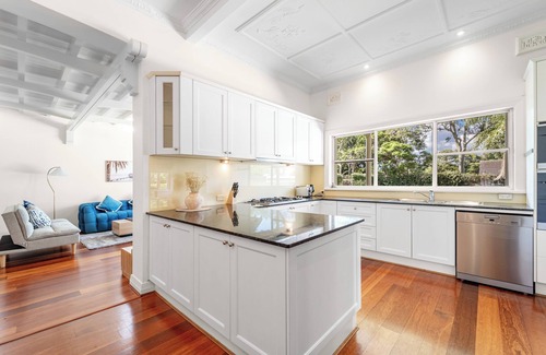 Strathfield House | Stylish 6BR Strathfield House – Tennis & Fun Games