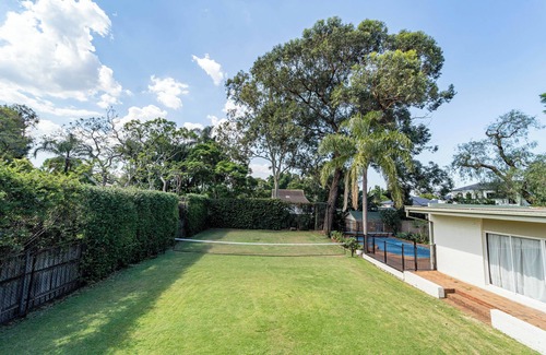 Strathfield House | Stylish 6BR Strathfield House – Tennis & Fun Games
