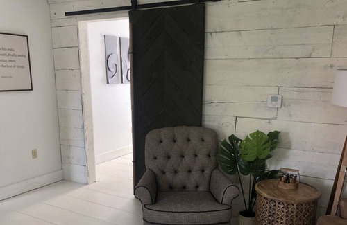 Erie Apartment | Stylish Acacia Bayfront Apartment sleeps up to 8