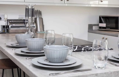Burnley House | Stylish & Affordable home in Burnley with Parking
