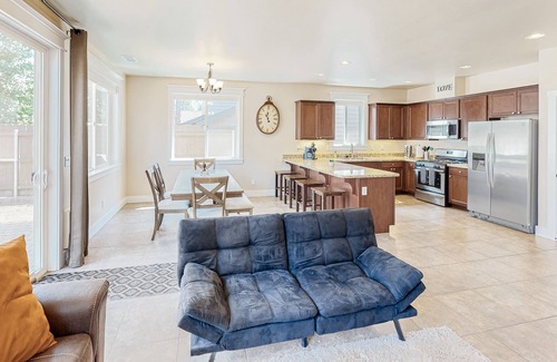 Flagstaff House | Stylish all-season home with dog-friendly yard, patio, central AC & washer/dryer