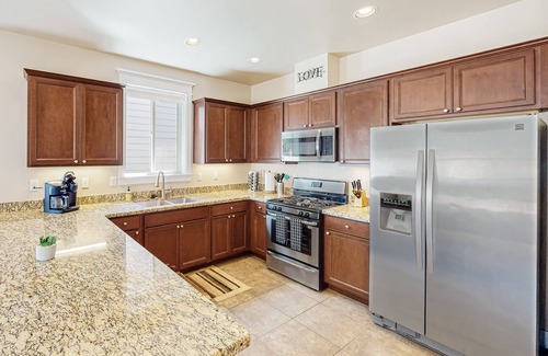 Flagstaff House | Stylish all-season home with dog-friendly yard, patio, central AC & washer/dryer