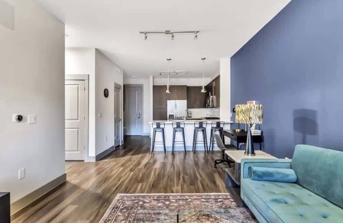 Plano Apartment | Stylish and Beautiful 1BR Suite | Pool, Parking +