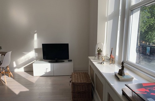 Munster Apartment | Stylish and bright 1 bedroom flat in Fulham