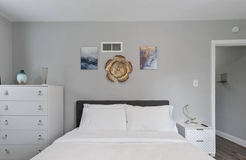 Richmond Heights House | Stylish and Cozy in Saint Louis - Pets Allowed