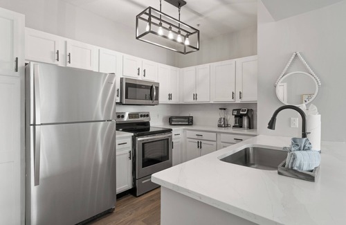 Saint Simons Heights Condo | Stylish and Cozy mInutes to the Beach