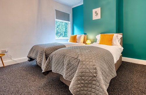 Stoke-on-Trent House | Stylish and Comfy Contractor House in Stoke
