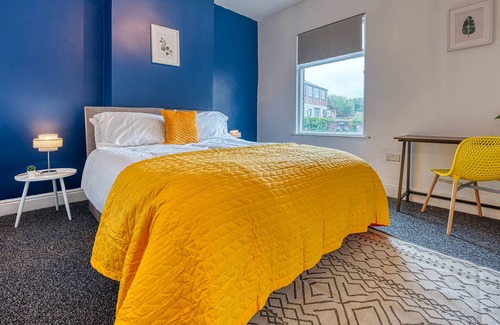 Stoke-on-Trent House | Stylish and Comfy Contractor House in Stoke