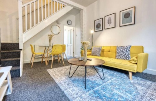 Stoke-on-Trent House | Stylish and Comfy Contractor House in Stoke
