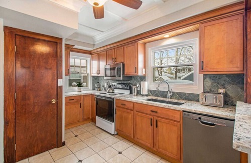 Grand Rapids House | Stylish and comfortable home in downtown Grand Rapids- Gameroom and Huge Backyard