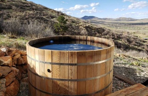 Longmont Apartment | Stylish and Comfortable Apartment with Vast Views & Hot Tub