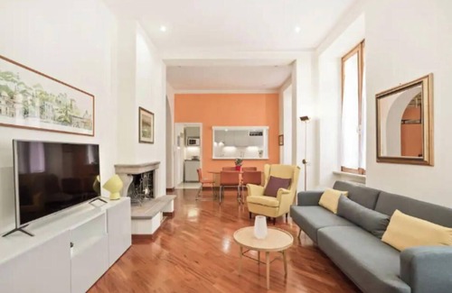 Rione XVIII Castro Pretorio Apartment | Stylish and Comfortable Apartment Between Colosseum and San Giovanninnnnnn