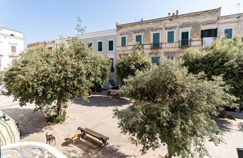 Trani Apartment | Stylish and comfortable of approximately 55 sqm apartment, accommodating up to 4 people, on the first floor of a four-story building with NO elevator (access via stairs).The property is located a stone's throw from Trani's city center and the port, in an