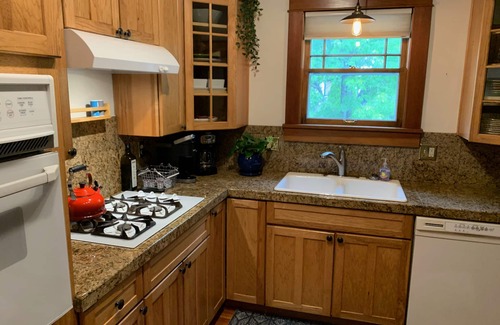 Speer House | Stylish and Comfortable Home in the heart of Denver