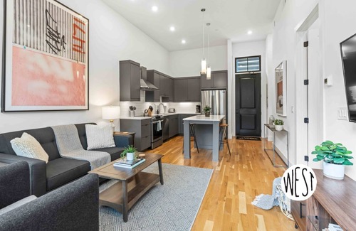 Virginia Highland Apartment | Stylish and Contemporary Virginia Highlands Apt!