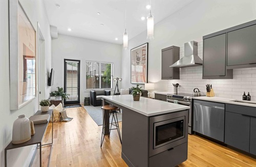 Virginia Highland Apartment | Stylish and Contemporary Virginia Highlands Apt!