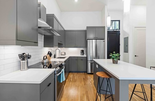 Virginia Highland Apartment | Stylish and Contemporary Virginia Highlands Apt!