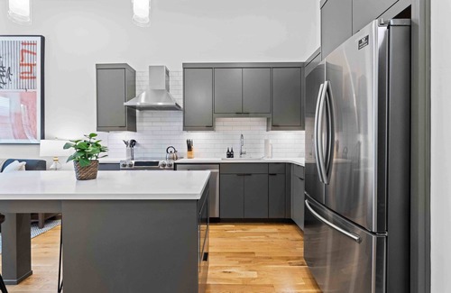 Virginia Highland Apartment | Stylish and Contemporary Virginia Highlands Apt!