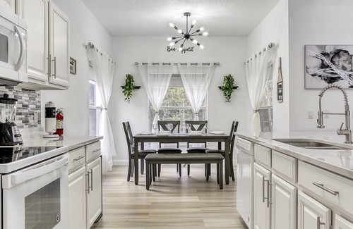 Cumbrian Lakes Villa | Stylish and Cozy Pool Home near Disney in a Gated Community