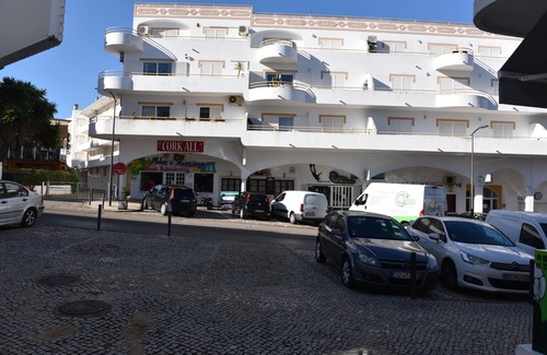 Carvoeiro Condo | Stylish and large beach apartment with swimming pool in Algarve
