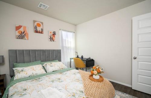Broken Arrow House | Stylish and Luxuriously Furnished 3BedRoom Getaway