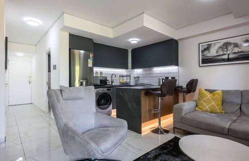 La Mercy Apartment | Stylish and Slick Sibaya E214