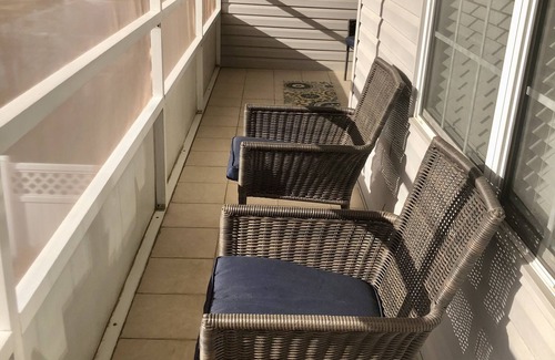 Thomasville House | Stylish and Spacious Townhouse overlooking Andrews Lake