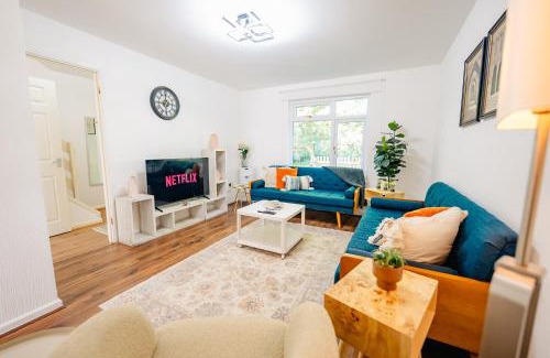 Pentwyn House | Stylish And Spacious 3 Bed Semi Home