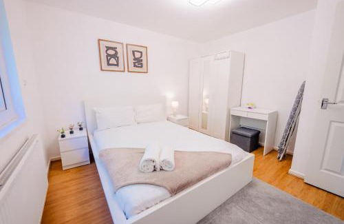 Pentwyn House | Stylish And Spacious 3 Bed Semi Home