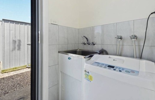 Ravenswood Villa | Stylish and Spacious Launceston Villa + Free Wifi