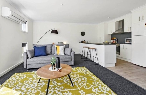 Ravenswood Villa | Stylish and Spacious Launceston Villa + Free Wifi