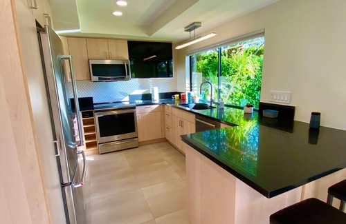 Palm Springs Condo | Stylish and sun filled condo with mountain views, private patio and lush grounds