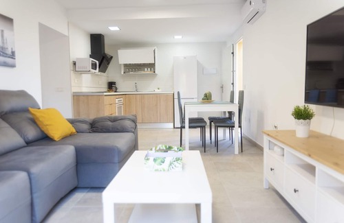 Roquetas de Mar Apartment | Stylish Apartments DON PACO 1st Sea Line [Wifi-100Mbps, AA, Swimming Pool, Parking].